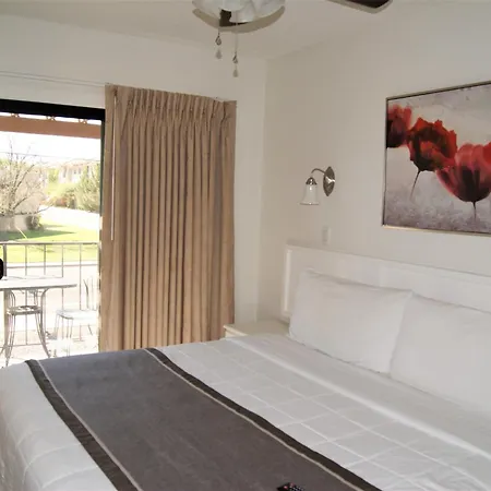 205 Fully Furnished 1Br Suite-Prime Location